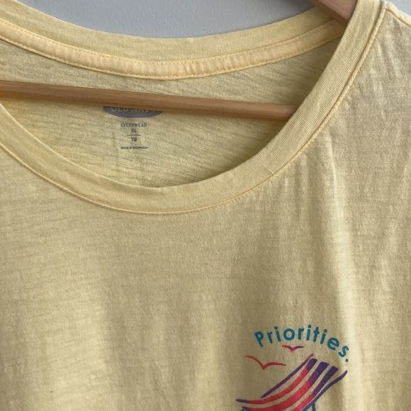 New Old Navy Graphic Soft-Washed Crew-Neck Tee - Picture 6 of 7